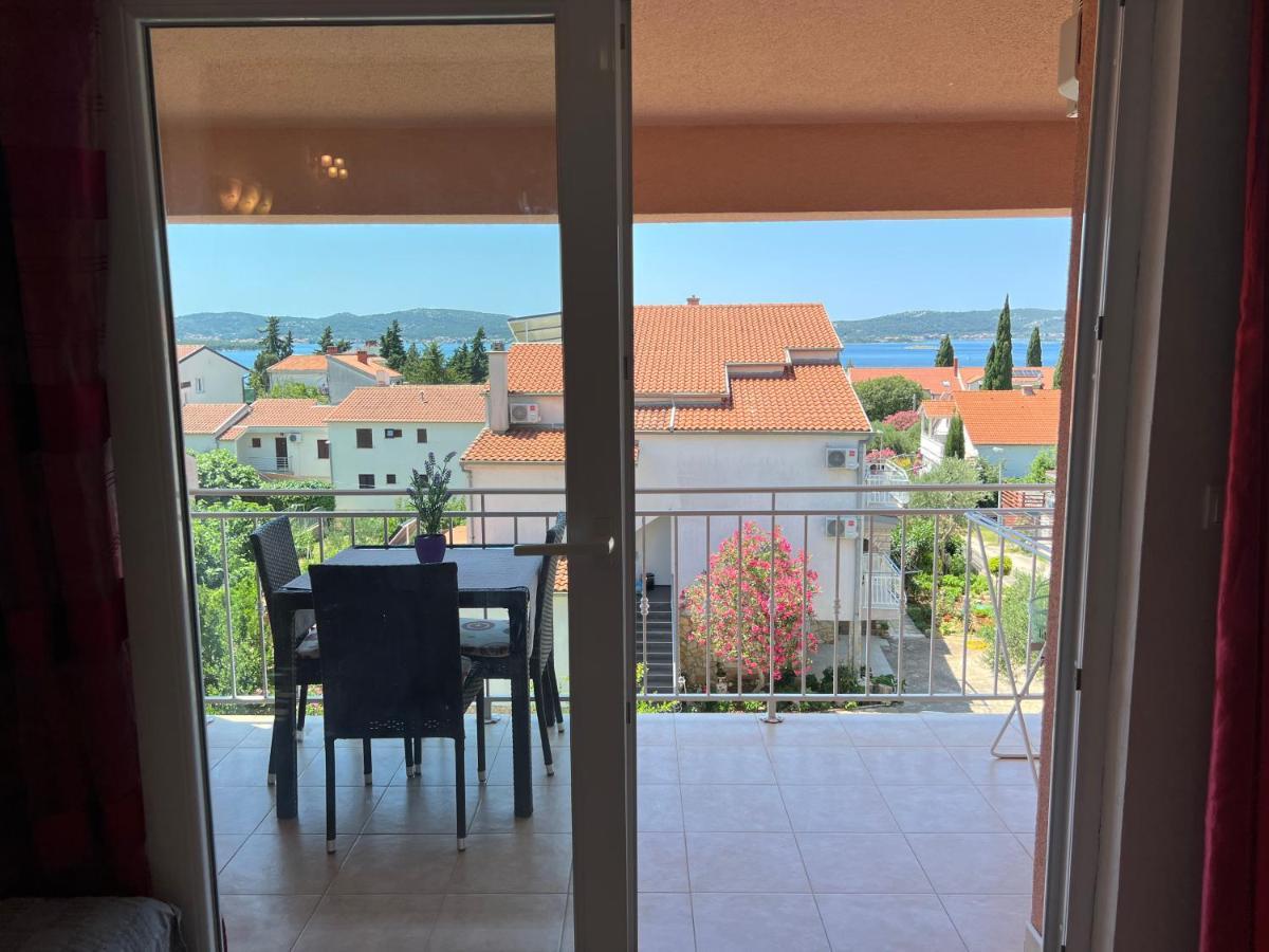 Apartmani Roje Sveti Filip I Jakov Eksteriør billede