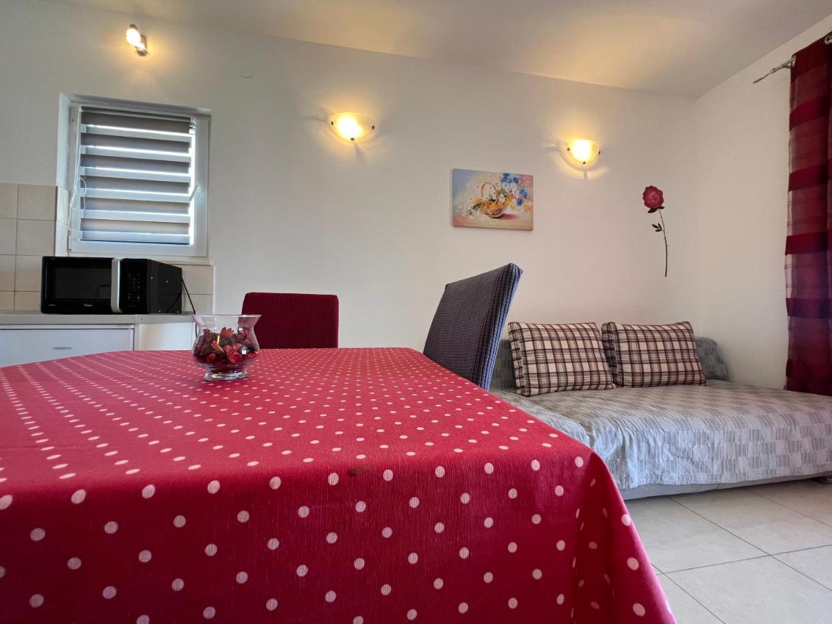 Apartmani Roje Sveti Filip I Jakov Eksteriør billede