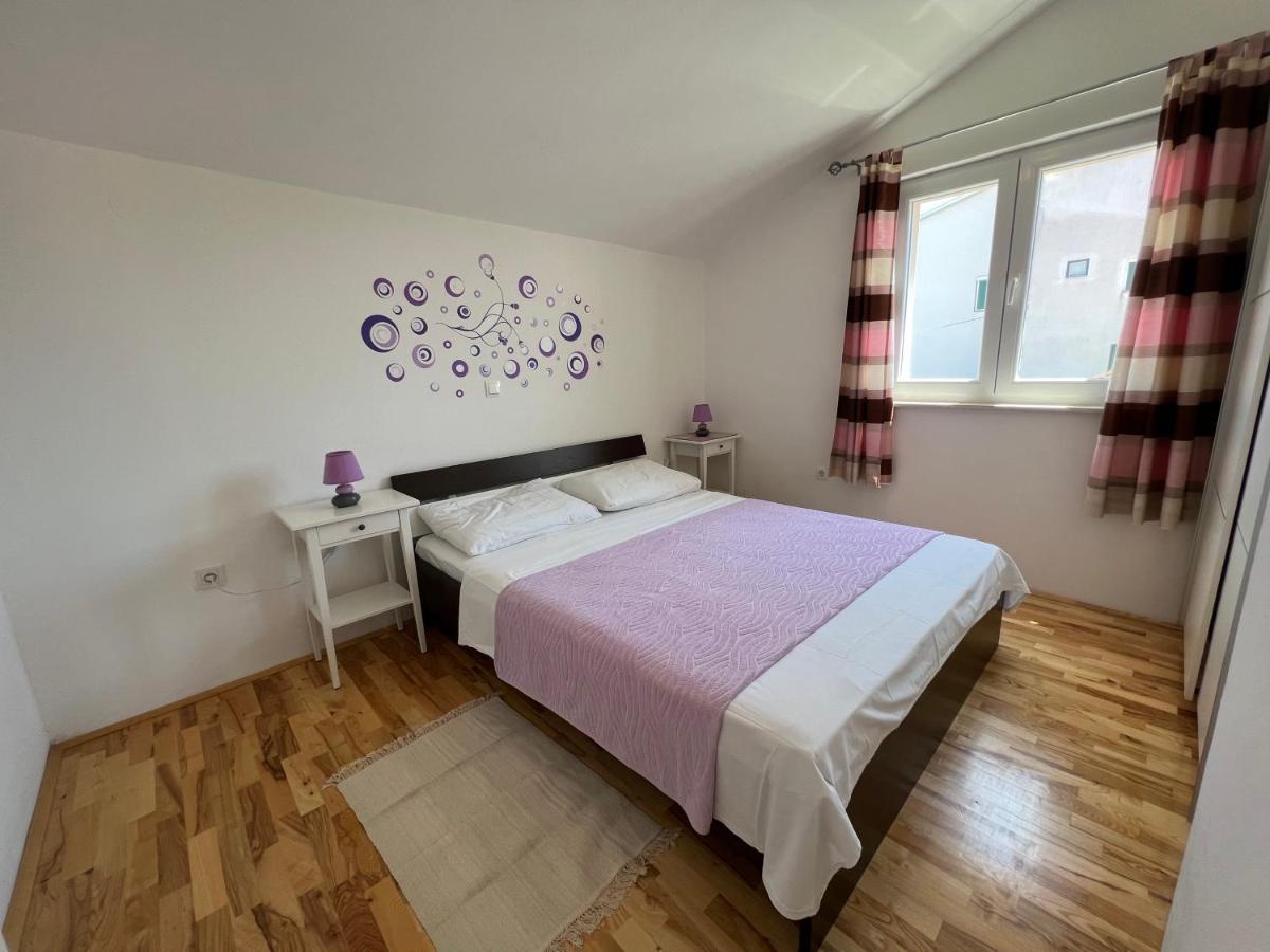 Apartmani Roje Sveti Filip I Jakov Eksteriør billede